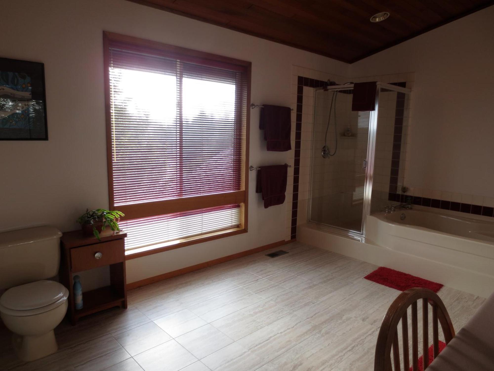 Moon And Sixpence Bed and Breakfast Ucluelet Buitenkant foto