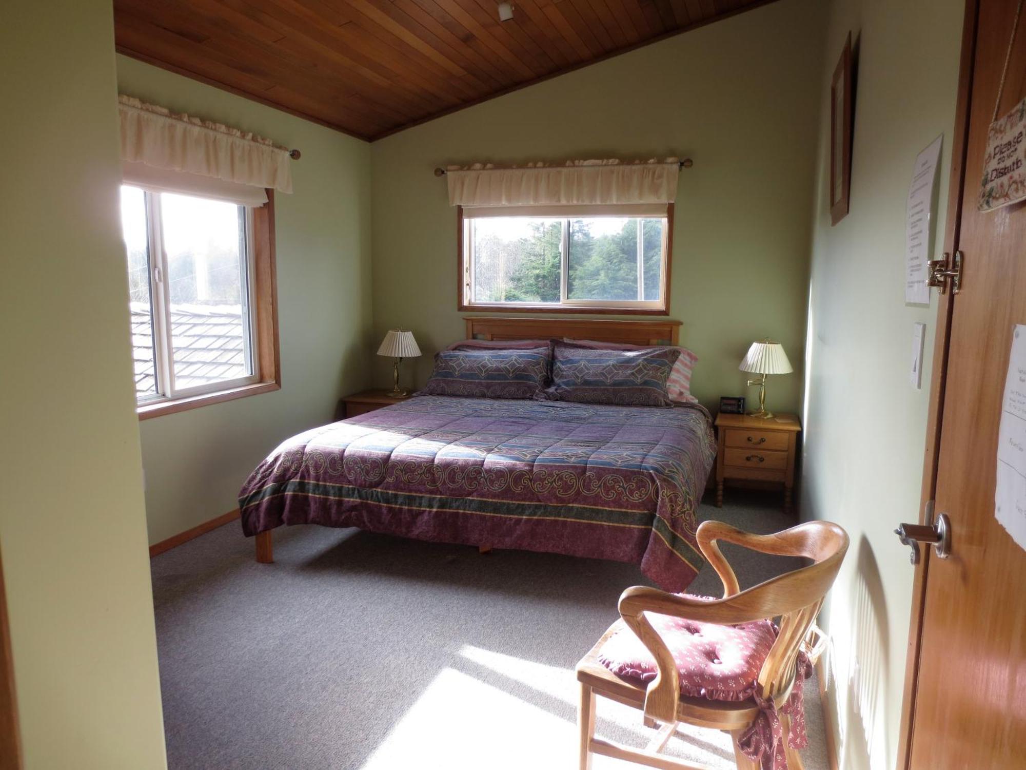 Moon And Sixpence Bed and Breakfast Ucluelet Buitenkant foto