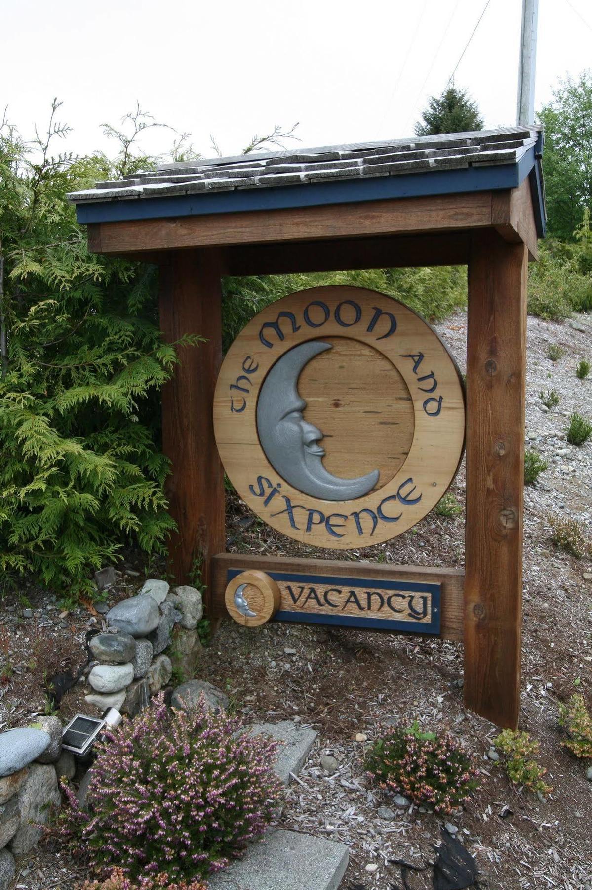 Moon And Sixpence Bed and Breakfast Ucluelet Buitenkant foto