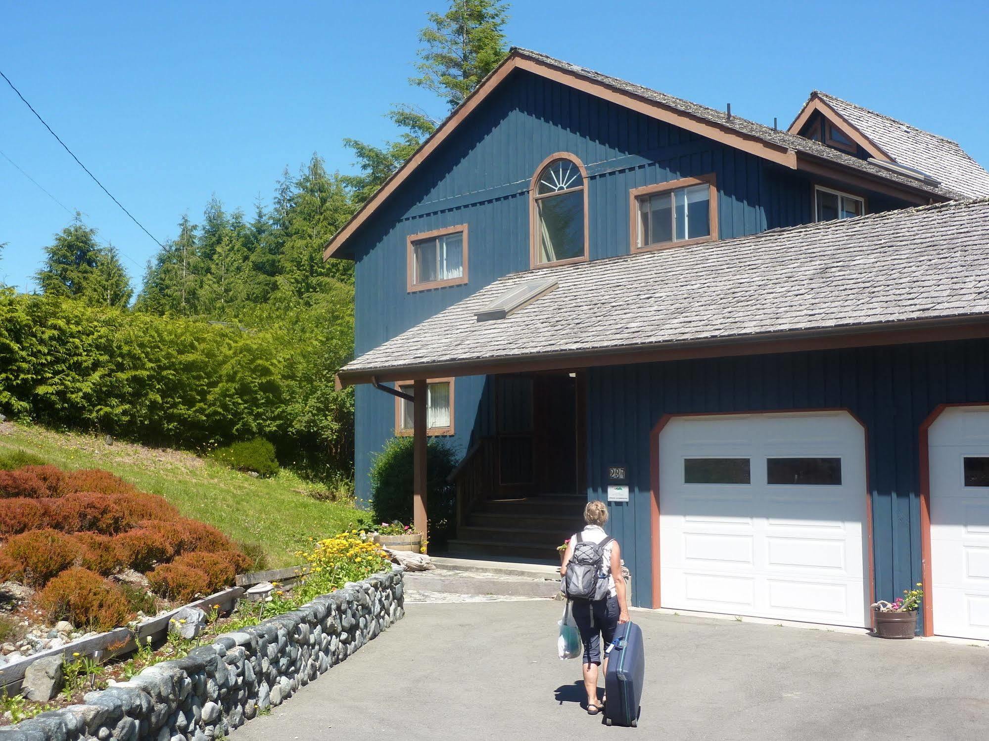 Moon And Sixpence Bed and Breakfast Ucluelet Buitenkant foto